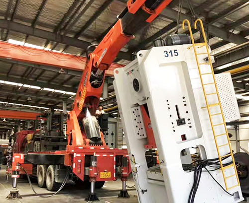 南京建邺附近随车吊出租，轻松解决运输难题