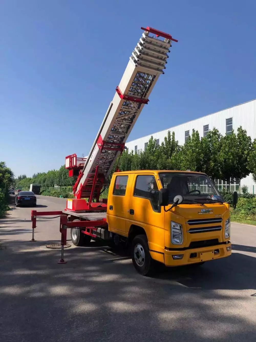 南京建邺附近的云梯车出租服务：轻松解决高空作业需求