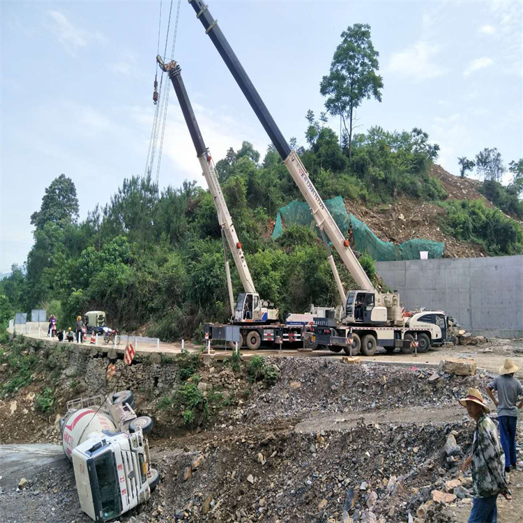 南京建邺汽车掉沟里叫吊车救援要多少钱